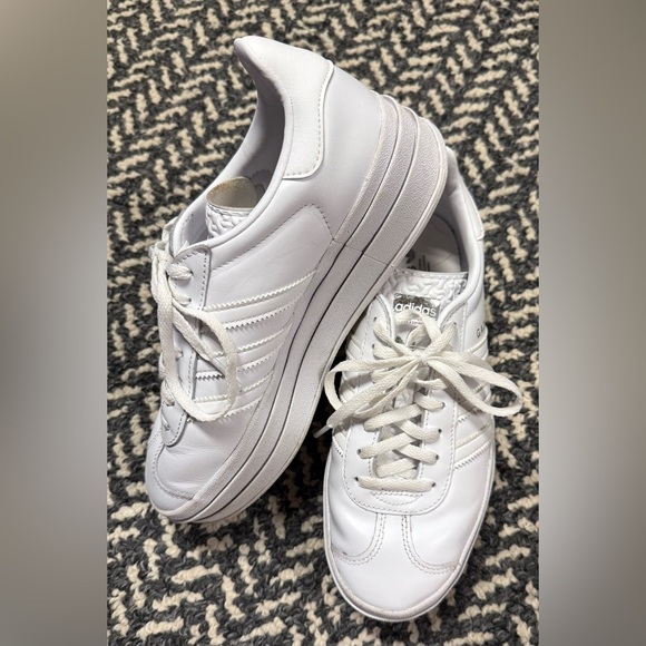 ADIDAS Platform Gazelle in Triple White Size 7.5 Women’s | 6.5 Men’s | 39 1/3 FR - Picture 1 of 7